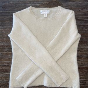 Used. 100% Cashmere sweater. Size Large.